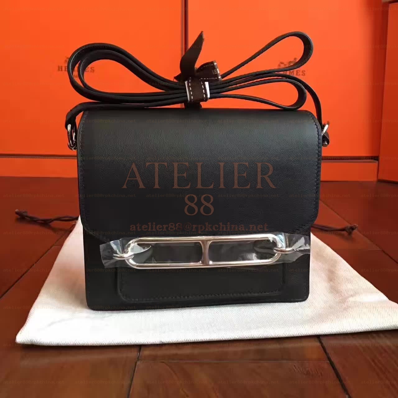 Black Roulis 18 Bag