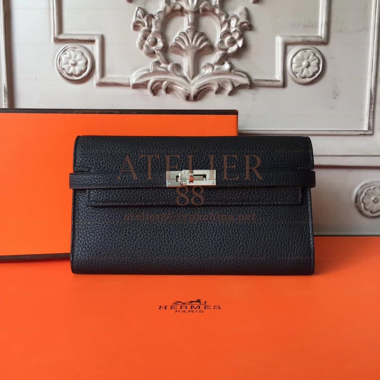 Black Pebbled Kelly Wallet Silver Hardware